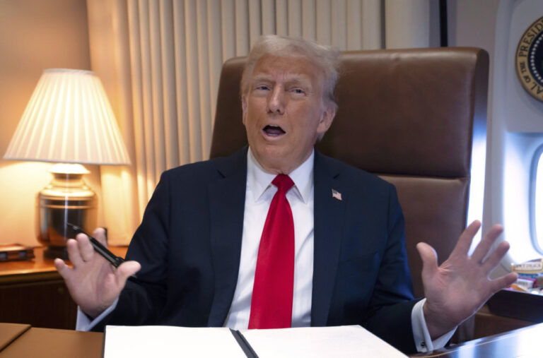 Oglasio se Tramp o aferi „Signal“: Ništa se nije desilo u toj sobi…