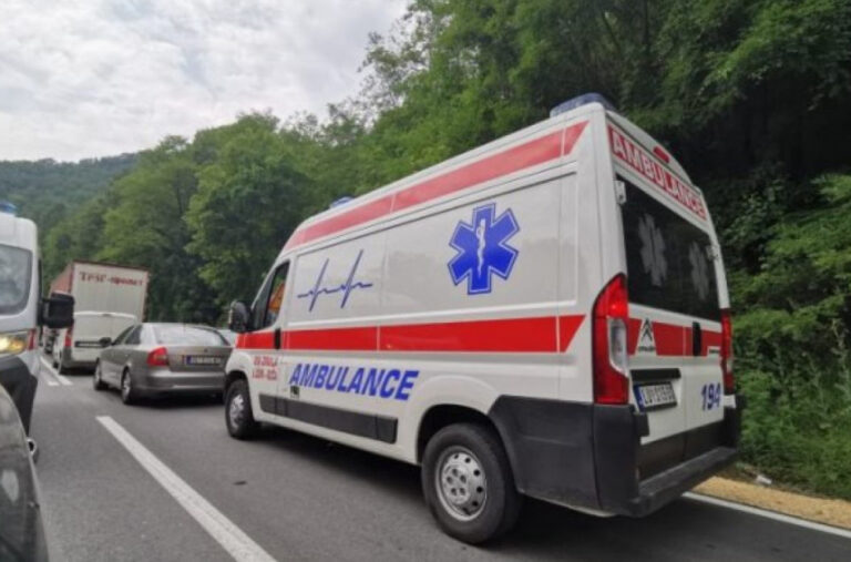 Težak udes kod Vranjačke Banje: Vozila smrskana, ima povrijeđenih