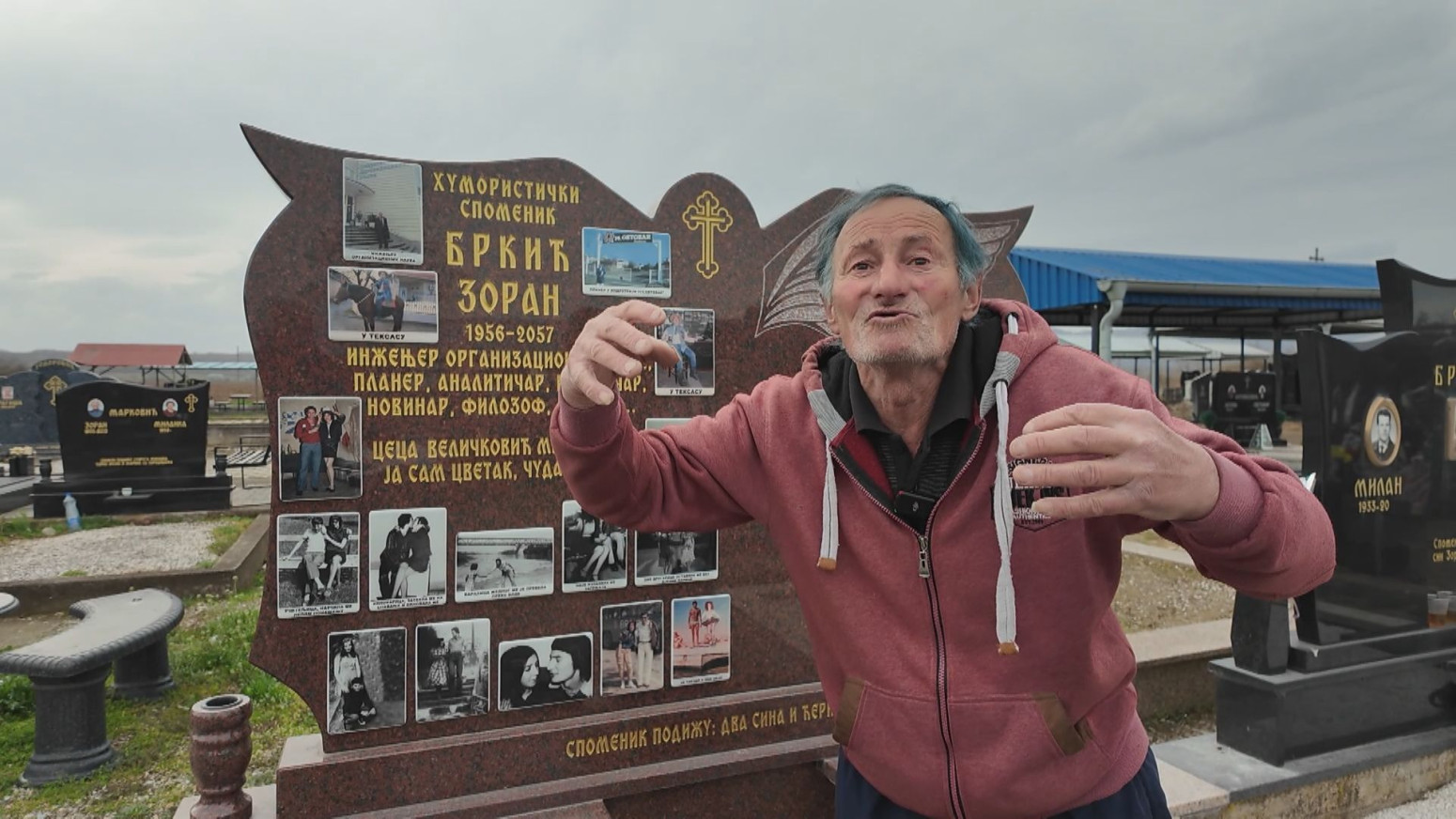 Ljudi u neverici zbog ovog spomenika: Odredio datum smrti, a stavio i sliku u kupaćem FOTO