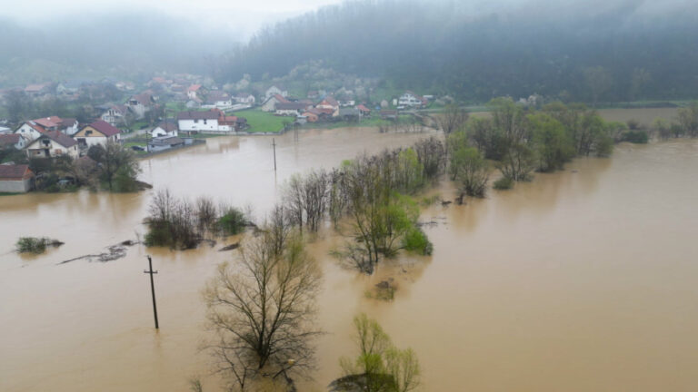 Drama: Izlila se rijeka Jadar kod Loznice, sve je pod vodom