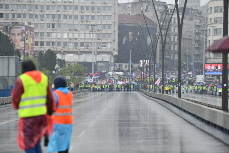Protest u Beogradu: „Svi do mosta jer je dosta“