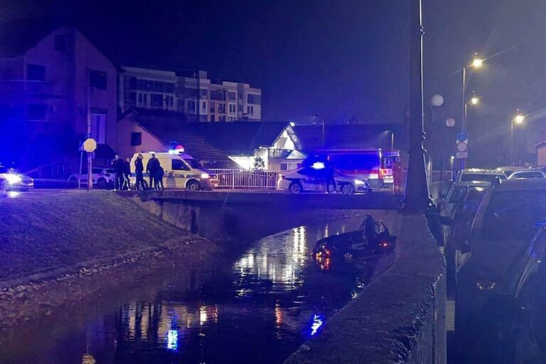 Filmska potjera u Bijeljini: Bježali od policije, pa završili u kanalu (FOTO)