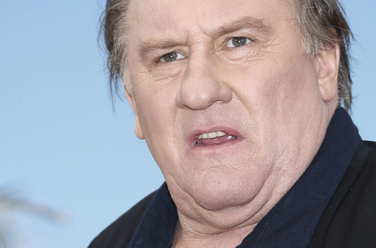 Žerar Depardje iznio sramnu odbranu: „Istina je, zgrabio sam je“