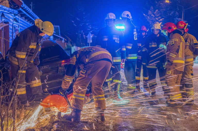Teška saobraćajka: Povređeno djete, automobil potpuno uništen FOTO