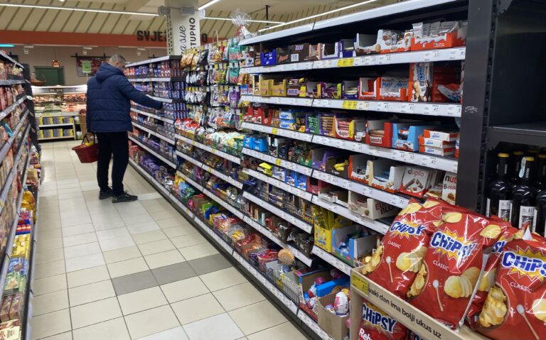 Trgovačka pljačka naroda: Infarkt na kasi-gratis uz svaku kupovinu