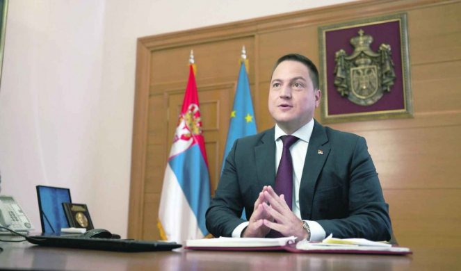 SPS okreće leđa SNS: Nedopustivo je da Vučić prekida Dačića, žandarma udario kolega policajac, u Pionirskom parku je rijaliti