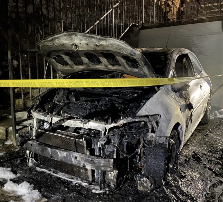 Nebojši Vukanoviću zapaljen automobil ispred porodične kuće FOTO