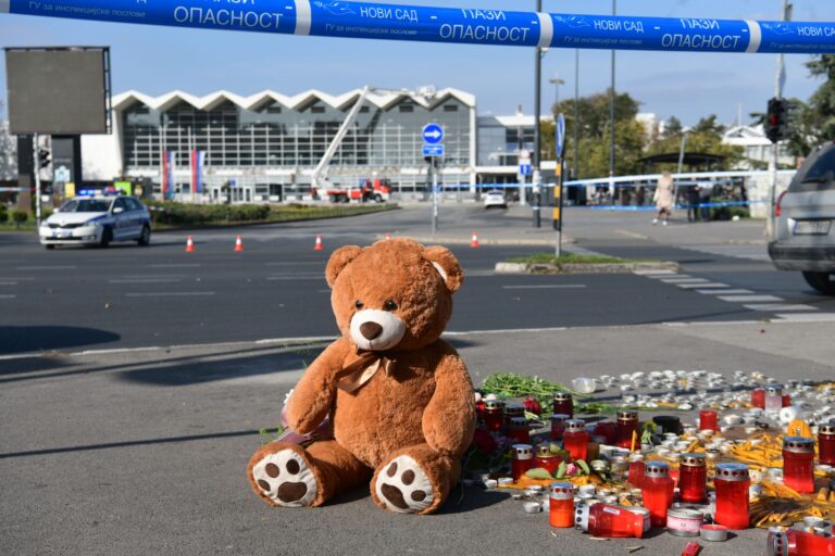 Šesnaesta žrtva pada nadstrešnice u Novom Sadu