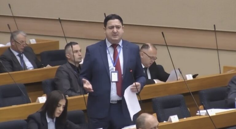 NS RS usvojila set zakona: Veće plate za zaposlene u javnom sektoru