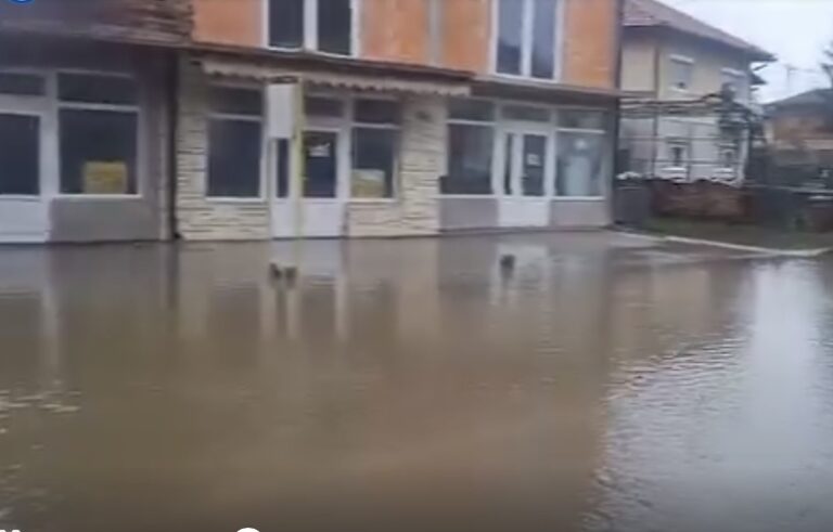 Kritično u Sanskom Mosto: Stepen odbrane od poplava podignut na najviši nivo FOTO