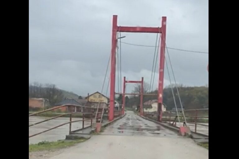 Most koji vodi prema Sanskom Mostu u opasnosti da poplavi