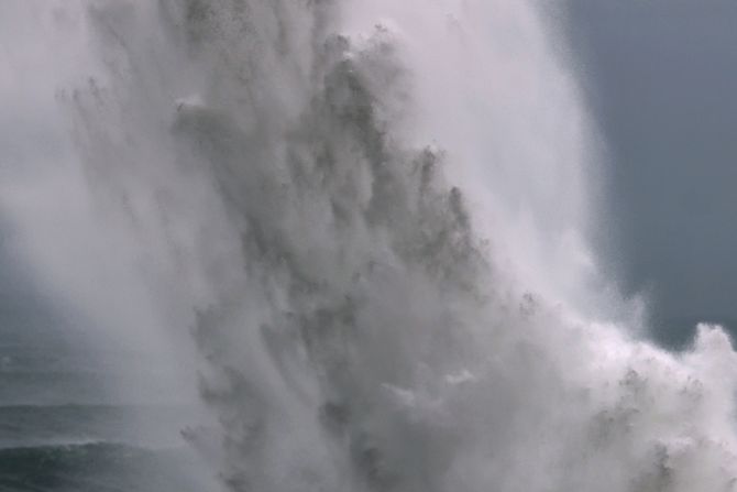 Držite se podalje od plaža, prete čudovišni talasi od 13 metara! Dramatično upozorenje na popularnom ostrvu