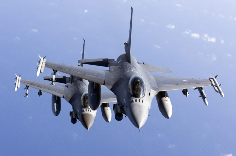 Poklonu se u krila ne gleda: Sa deponije pa na front FOTO