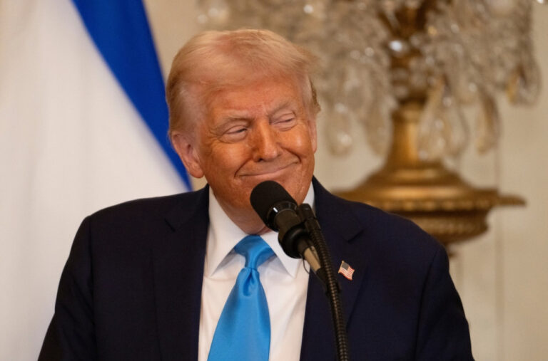 Doktori potvrdili: Tramp „puca od zdravlja“