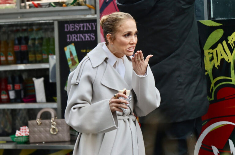 Dženifer Lopez napravila zastoj na ulici: Svi gledaju u njene grimase FOTO