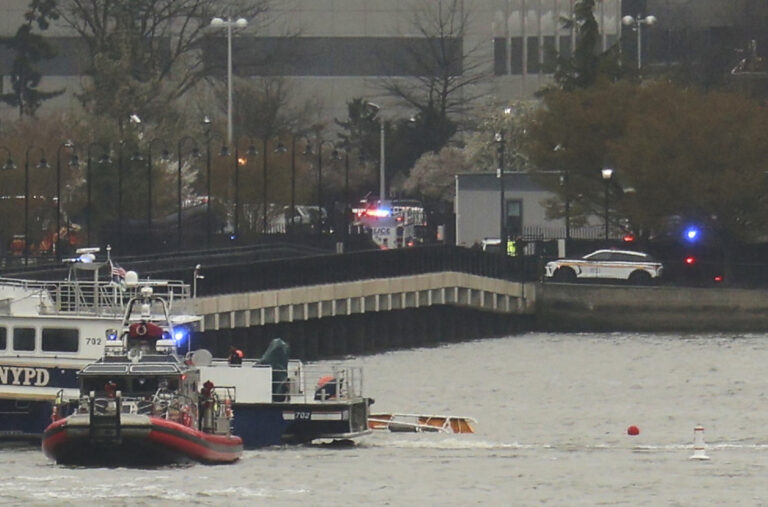 Srušio se helikopter: Stradala cela porodica i pilot? Delovi otpadali u vazduhu FOTO