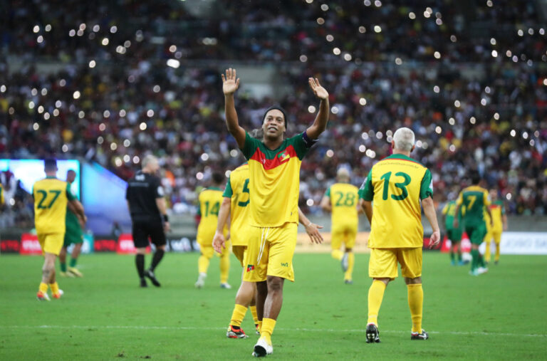 Zbog jedne prečke Ronaldinjo je ušao u istoriju: Prvi je uspio da postigne ovo VIDEO