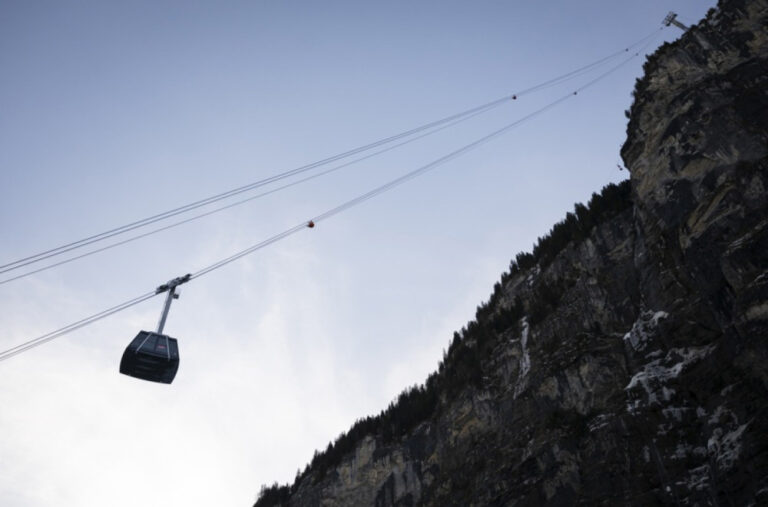 Tragedija u Rusiji: Pukla žičara; Prevozila se 21 osoba VIDEO