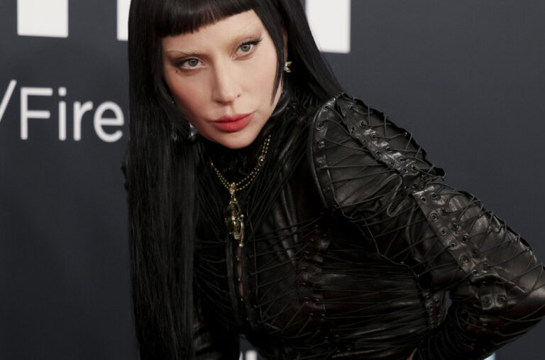 Lejdi Gaga doživjela nezgodu na koncertu VIDEO