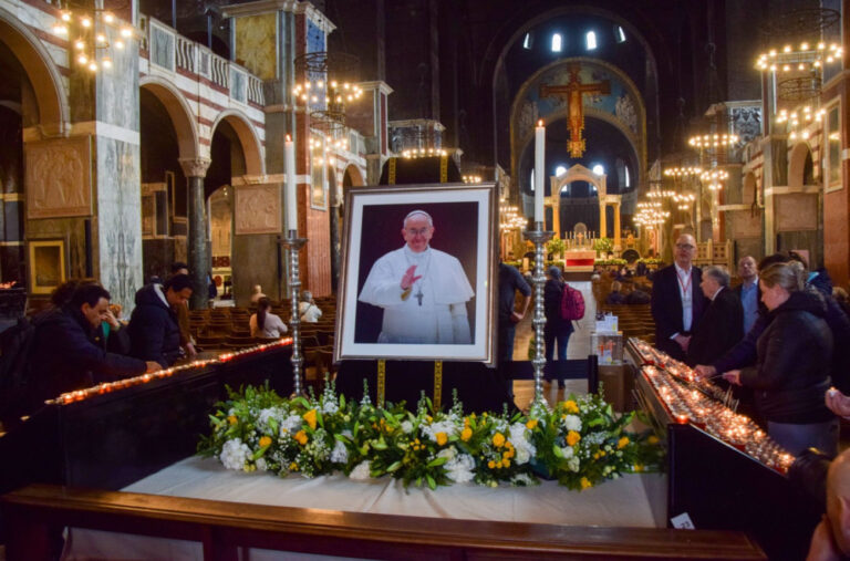 Metalna cijev, novčići… Otkriveno s kojim predmetima će papa Franja biti sahranjen