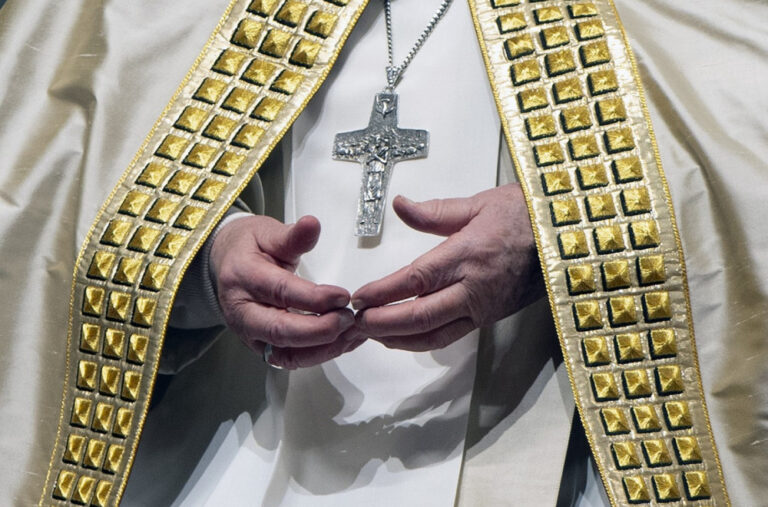 Ključna figura u Vatikanu; Kardinal Farel će predsedavati obredom utvrđivanja smrti pape Franje