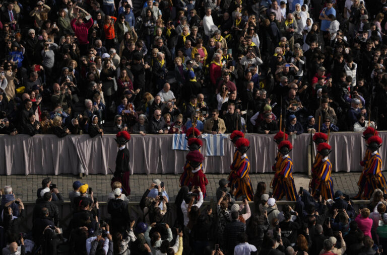 Čekalo se i po više sati: Bazilika bila otvorena cijelu noć FOTO