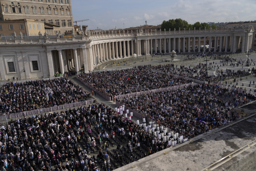 Čekalo se i po više sati: Bazilika bila otvorena celu noć FOTO