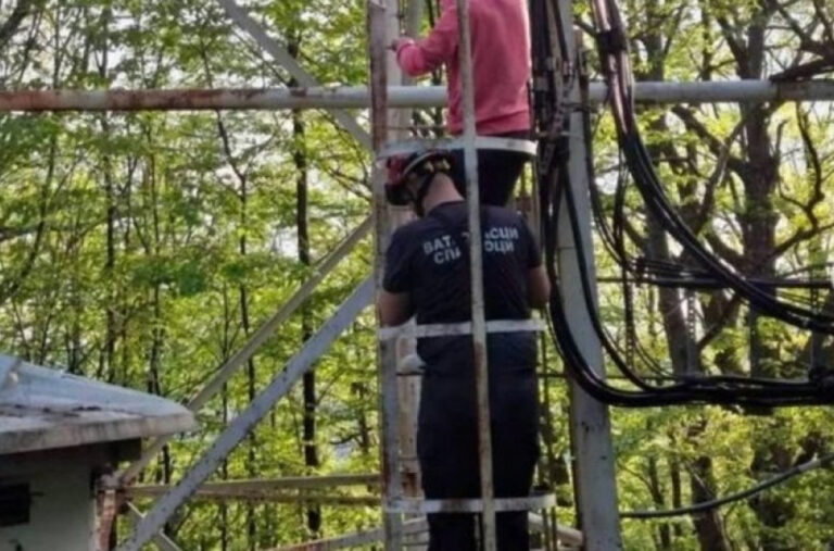 Drama u Majdanpeku: Stigao šok poziv, usledila dramatična akcija na TV tornju FOTO