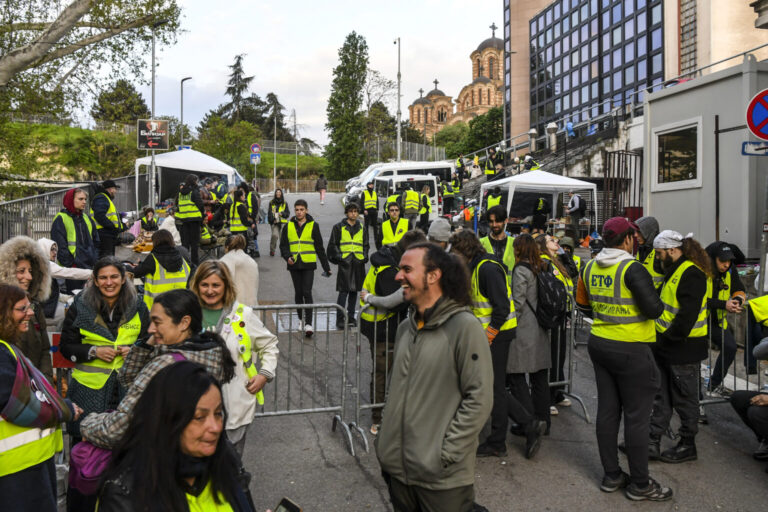 Studenti „ispravili“ logo RTS-a: Blokada javnog servisa i dalje traje, studenti predstavili Trg rektora Vladana Đokića