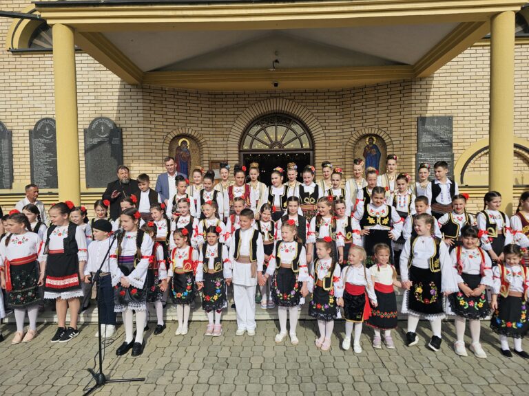 Ugljevički mališani čuvaju tradiciju Vaskršnjih jaja: Nagrade, igra i pjesma u čast Vaskrsa