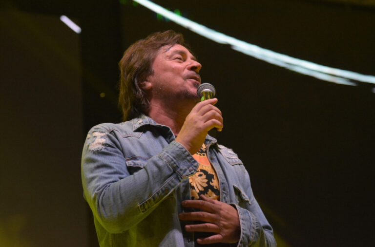Alen Islamović žestoko potkačio „Bijelo dugme“: „Treba da mi se poklone“