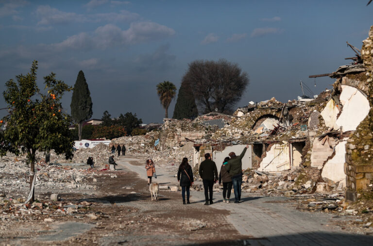 Opšta panika u Istanbulu zbog zemljotresa, pjevačica bila na licu mjesta: „Srušene su zgrade, tlo se ne smiruje“