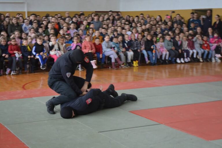 Policijska uprava Bijeljina organizovala Dan otvorenih vrata u Loparama FOTO