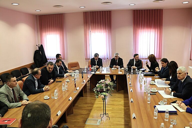 Sastanak stranaka trojke i HDZ-a: Na Izbornom zakonu lomi se budućnost BiH