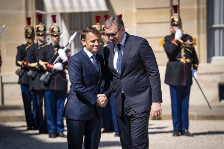 Vučić posle sastanka sa Makronom: „Hapšenje Dodika katastrofalno rješenje“