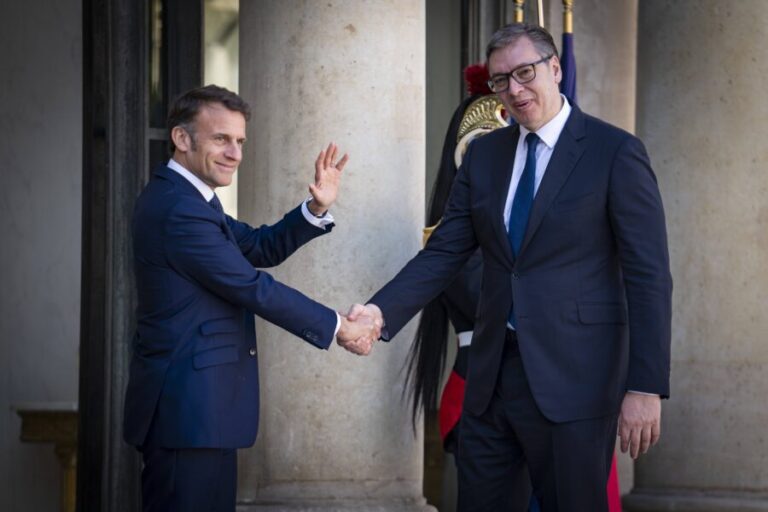 Oštar tekst lista Kurije de Balkan o Vučićevoj posjeti Makronu