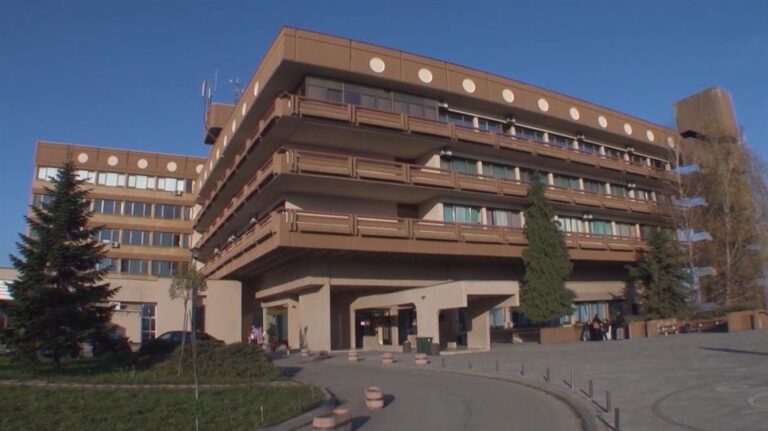 Tragedija u Mrkonjić Gradu: Povrijedio se prilikom sječe drva, preminuo u UKC RS