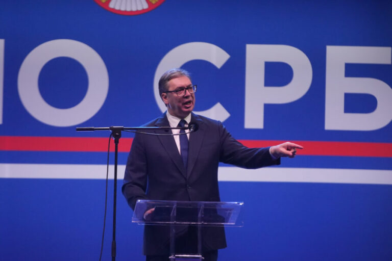 Španski list: Vučić zaprijetio studentima da će uzalud dalje protestvovati