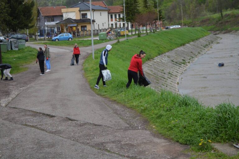 Lopare: Čišćenje i uređenje naselja i saobraćajnica u okviru akcije „April mjesec čistoće“