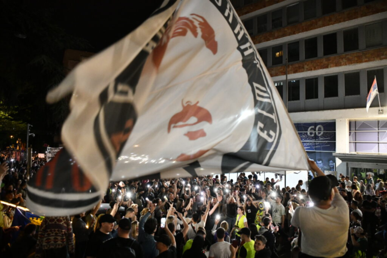 Sve više ljudi ispred RTS-a