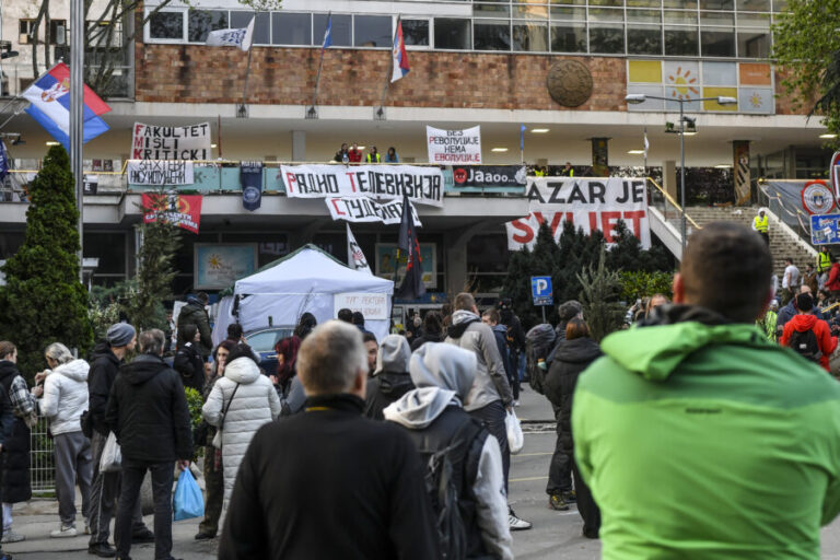 Zbor radnika RTS zahteva hitnu reakciju rukovodstva i ostavke urednika: „Postali smo taoci nesavesne manjine“
