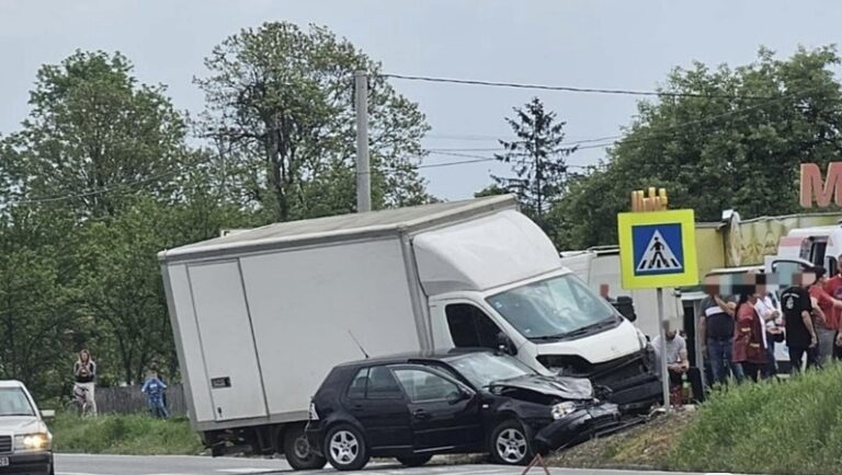 Saobraćajna nezgoda u Suvom Polju: Hitna pomoć na mjestu udesa