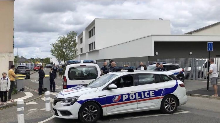 Horor u školi u Francuskoj: Učenik izbo nožem đake, ima mrtvih FOTO/VIDEO