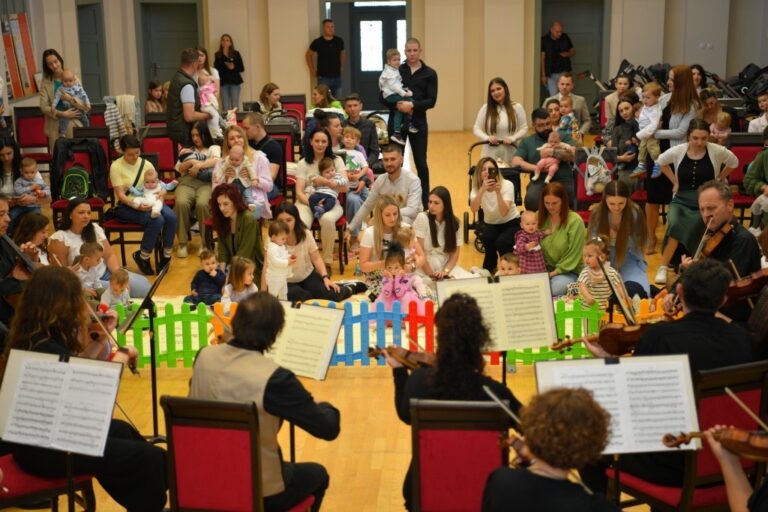 Beogradska filharmonija svirala za bebe i Anu Gole