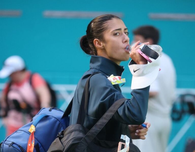 Olga Danilović uhvaćena u nezgodnoj pozi