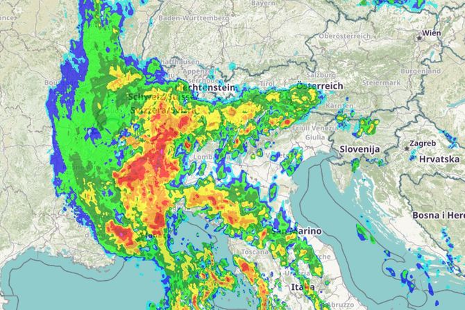 Nevrijeme tutnji preko Hrvatske ka Bosni i Srbiji: Oluja briše sve pred sobom