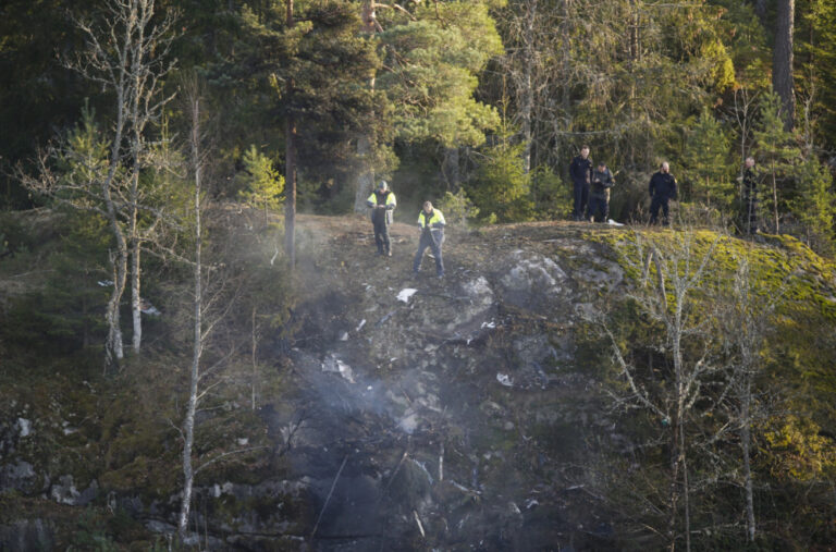 Srušio se avion, nema preživjelih; Snimljen jeziv trenutak pada VIDEO