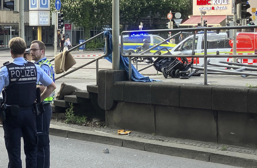 Haos u Štutgartu: Automobilom uleteo u grupu ljudi; Ima poginulih FOTO