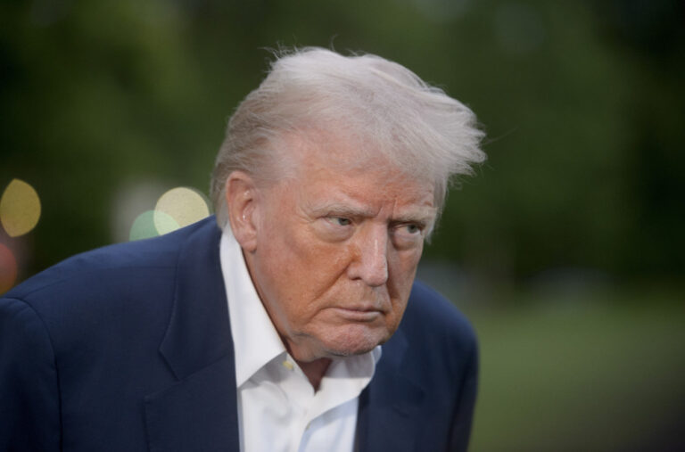 Tramp „okrivio“ Melaniju za novi skandal: „Nisam ja to uradio, svidjelo joj se“ FOTO