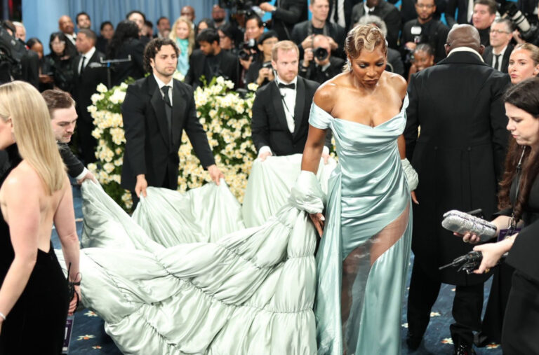 Stilistkinju poznatih napala policija ispred hotela FOTO